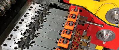 Diferența dintre mașinile de format șuruburi și mașinile de format piese